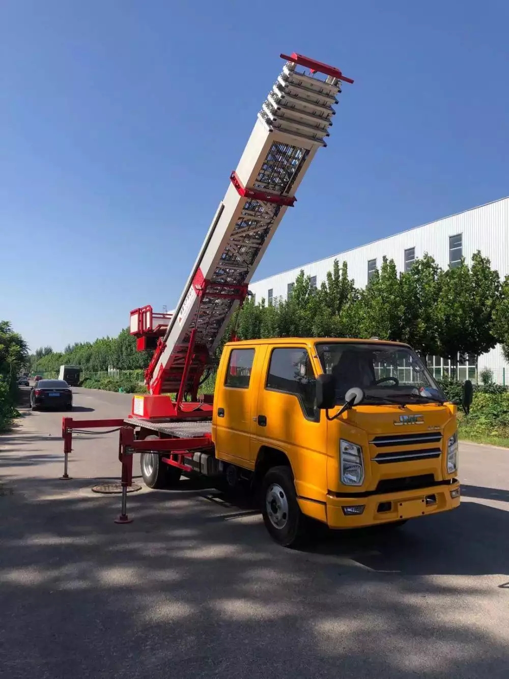 熊口镇附近的云梯车出租服务：轻松解决高空作业需求