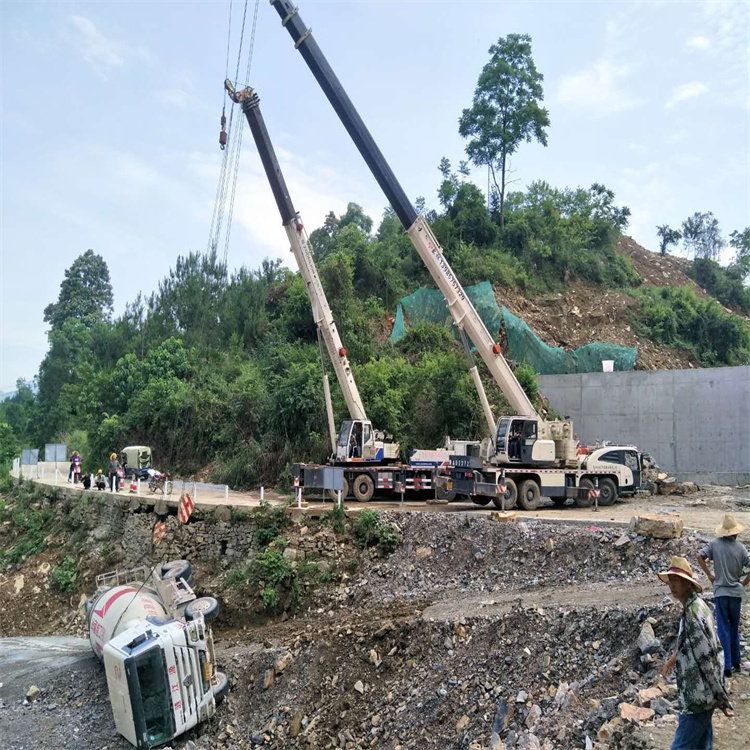 熊口镇汽车掉沟里叫吊车救援要多少钱